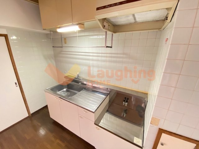 ライトハウスのキッチン|コンパクトなキッチンで掃除もラクラク