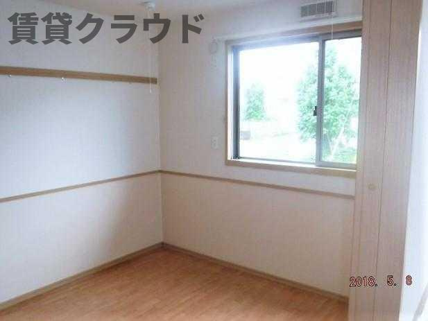 プランドールＫの玄関|個人の部屋や寝室として使える洋室です
