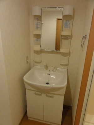 【洗面所】 | コンフォートベネフィス別府１ | 別号室の写真になります。現況優先。