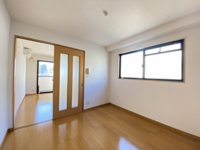 【居間・リビング】 | コンフォートベネフィス平尾 | 別号室の写真になります。現況優先。