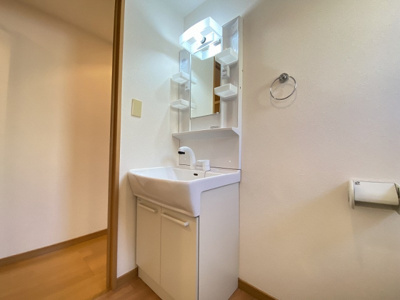 【洗面所】 | コンフォートベネフィス平尾 | 別号室の写真になります。現況優先。