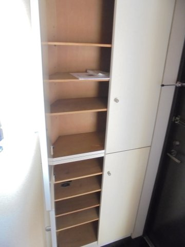 日神パレステージ市川の玄関