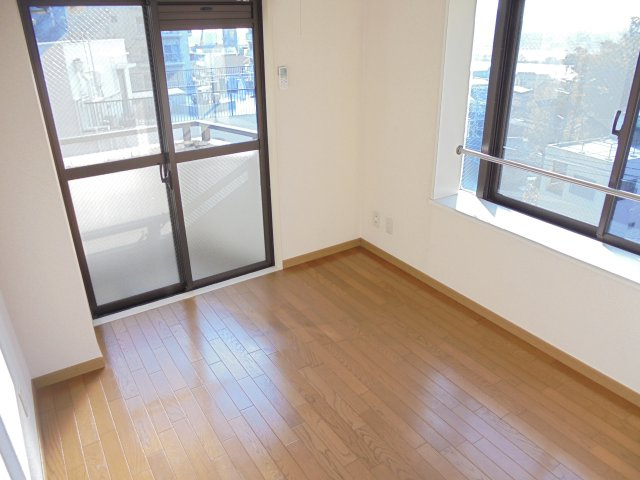 日神パレステージ市川の居間・リビング