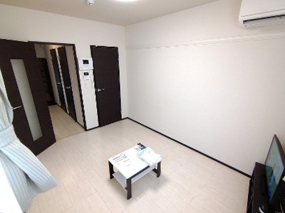 【居間・リビング】 | ＫＭメゾン | 1階はフローリング、2階以上はカーペットタイプになります。