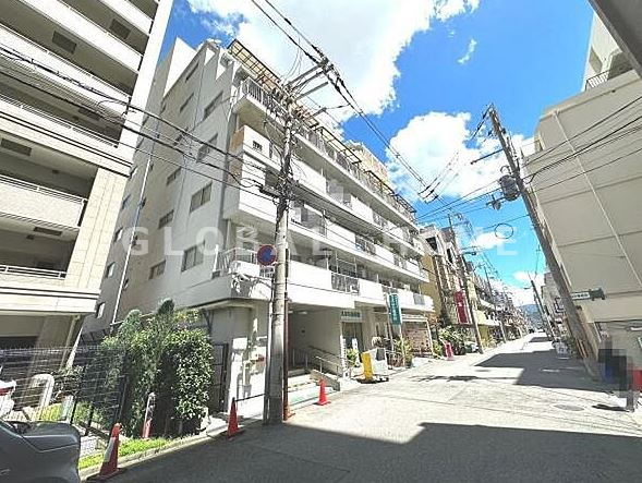 ユニ小阪の外観