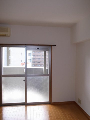 【洋室】 | エミリエ博多 | 別号室の写真になります。現況優先。