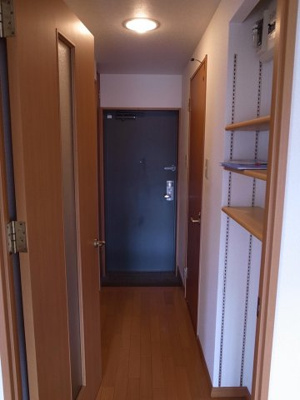 【玄関】 | エミリエ博多 | 別号室の写真になります。現況優先。