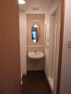 【洗面所】 | エミリエ博多 | 別号室の写真になります。現況優先。