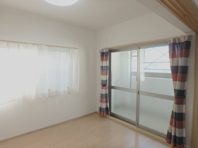 エルグランディA Ra Southの洋室|広々とした洋室です