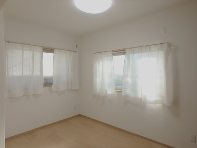 エルグランディA Ra Southの洋室|きれいな洋室です