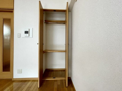 【収納】 | アセットヒルズディアフィオーレ博多 | 別号室の写真になります。現況優先。