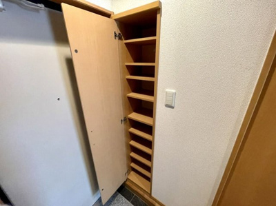 【収納】 | アセットヒルズディアフィオーレ博多 | 別号室の写真になります。現況優先。
