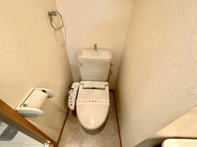 【トイレ】 | アセットヒルズディアフィオーレ博多 | 別号室の写真になります。現況優先。