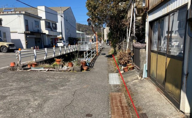 土佐市高岡町丙　売土地の前面道路含む現地写真