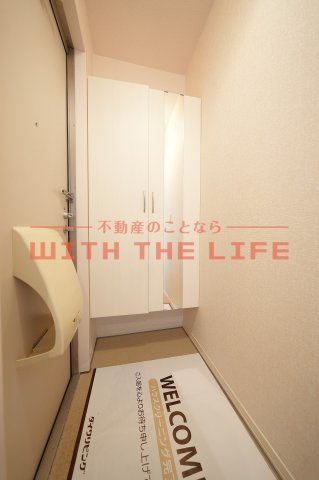 D-room杉町【キャッシュバック対象】の玄関|明るい玄関です