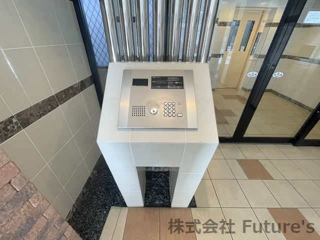 グリーンミユキ吉川駅前のその他共用部分|玄関にはオートロック完備で防犯対策はバッチリです。
