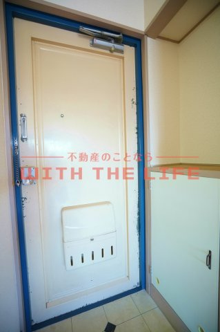 権藤ビル【キャッシュバック対象物件】の玄関|収納もある玄関です
