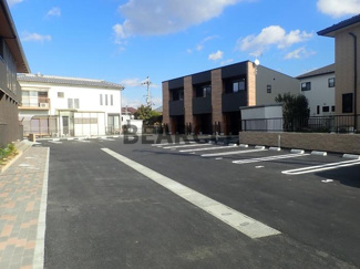 【駐車場】 | グレイスコーポⅤ | 車をお持ちの方に嬉しい駐車場付きの物件です