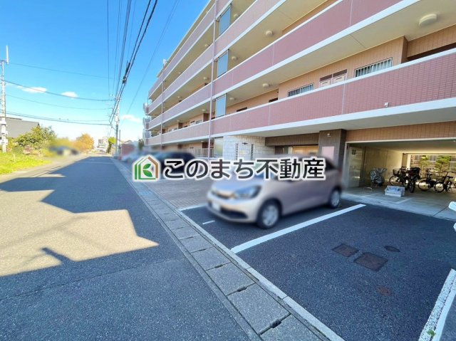 アイディコート今泉町の駐車場