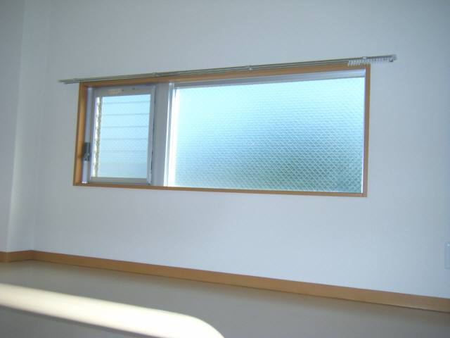 ハイツセントエルモのその他|イメージ画像になります
ロフトにある窓です