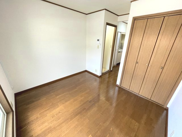 【寝室】 | 落ち着いた色調の寝室です