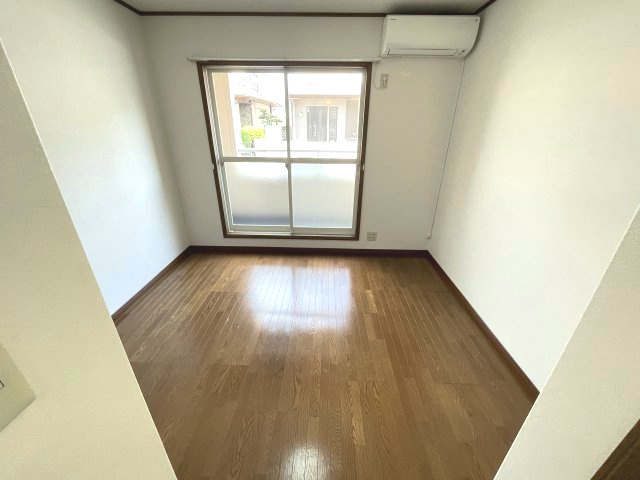 【寝室】 | 落ち着いた色調の寝室です