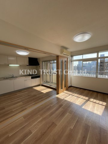 中津リバーサイドコーポB棟の居間・リビング|ゆったりとした居間です