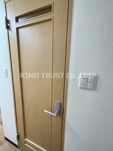 中津リバーサイドコーポB棟の玄関|落ち着いた玄関です