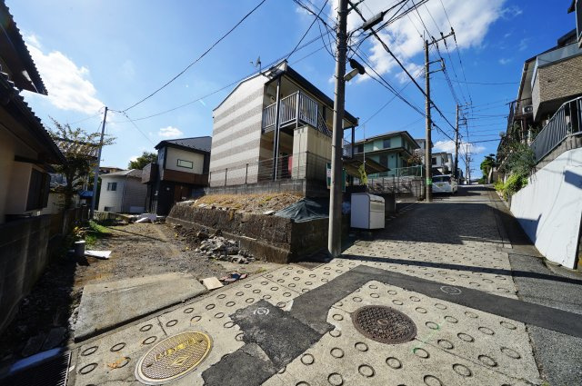 【横浜市保土ヶ谷区上菅田町889-26新築戸建て】★仲介手数料無料★（上菅田笹の丘小学校・上菅田中学校）の前面道路含む現地写真