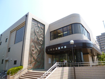 横浜市泉図書館まで400ｍ