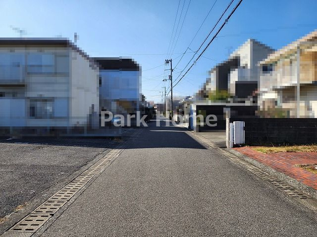 高知市神田　中古戸建ての前面道路含む現地写真