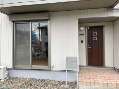 【その他】 | リヴィエール旭町 | ポーチ付きの玄関