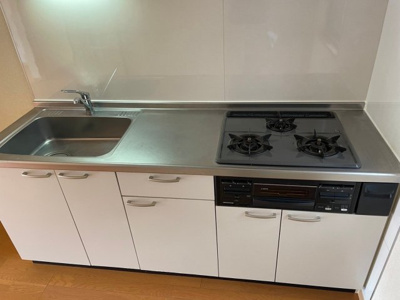 【キッチン】 | リヴィエール旭町 | 3口キッチン