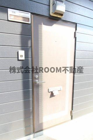 コンフォートアミのセキュリティ|収納もある玄関です