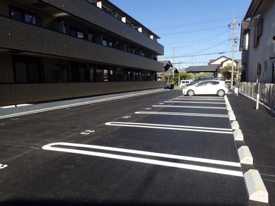 【駐車場】 | フリーデSTA | 駐車場があるので、車を買う予定の方も安心です