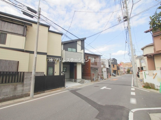 【前面道路含む現地写真】