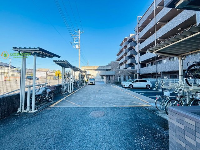 レーベンハイム北本の駐車場
