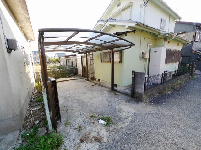 押部谷町西盛一戸建の駐車場
