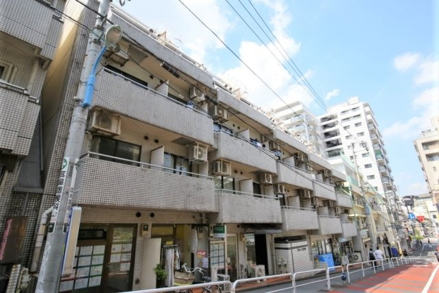 新宿区舟町の賃貸マンションの外観