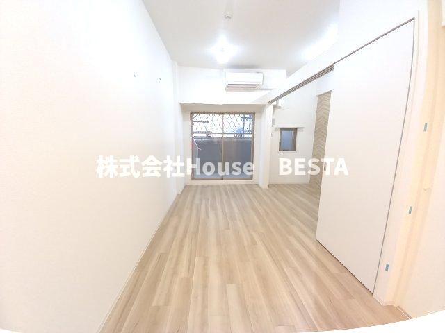 セレニテ神戸ミラクシュッドの洋室