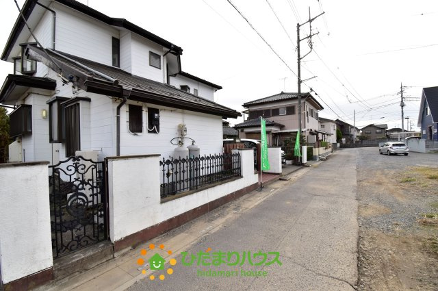 鴻巣市袋　中古一戸建ての前面道路含む現地写真