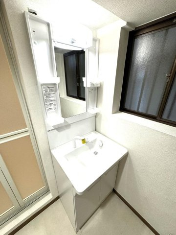 三ツ島4丁目　中古一戸建ての独立洗面台|洗面室