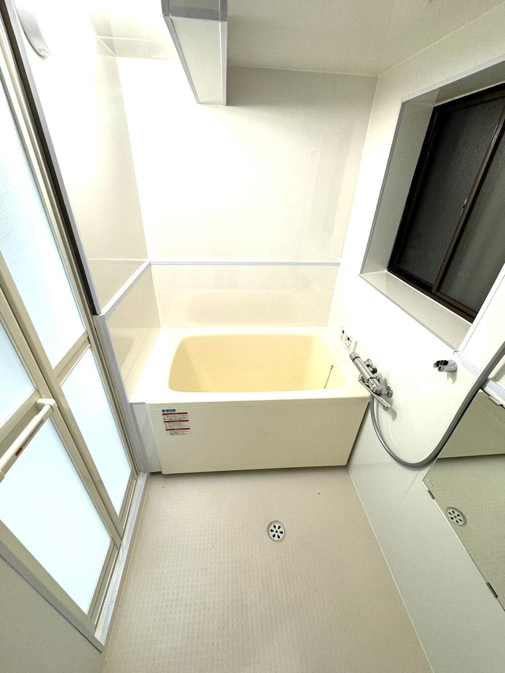 三ツ島4丁目　中古一戸建ての浴室|浴室に窓