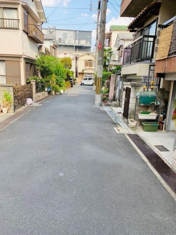 三ツ島4丁目　中古一戸建ての前面道路含む現地写真|前道