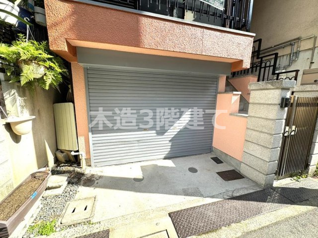 三ツ島4丁目　中古一戸建ての構造・工法・仕様|シャッター付車庫