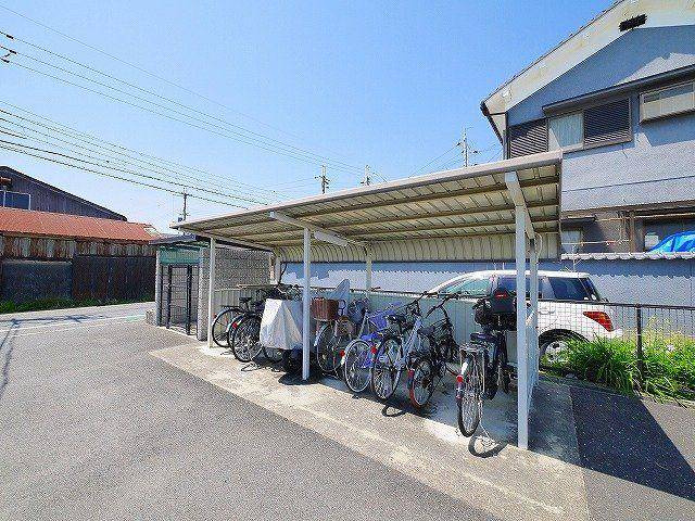 セジュール三笠Bのその他共用部分|屋根付きの駐輪場です