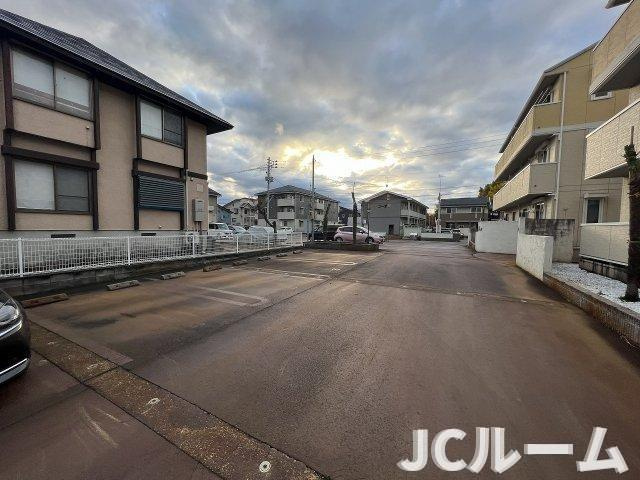 レジデンシィズ 東城 EASTの駐車場