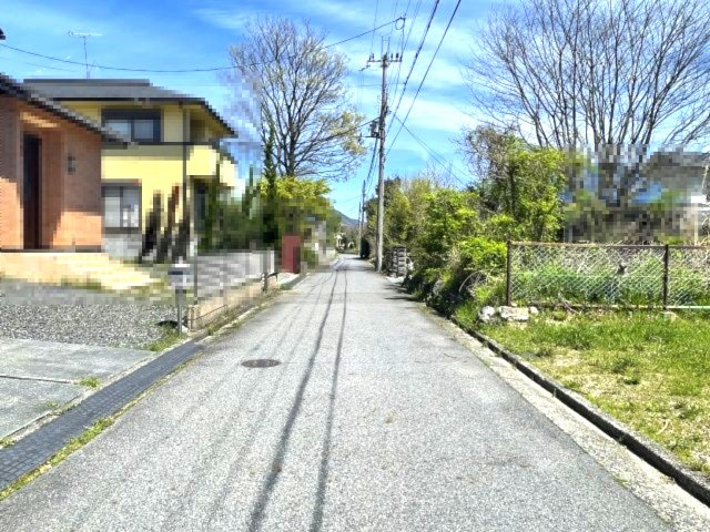 大津市南小松中古戸建の前面道路含む現地写真