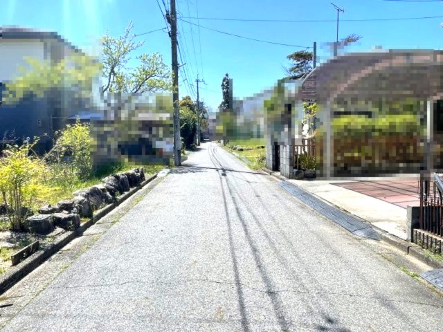 大津市南小松中古戸建の前面道路含む現地写真
