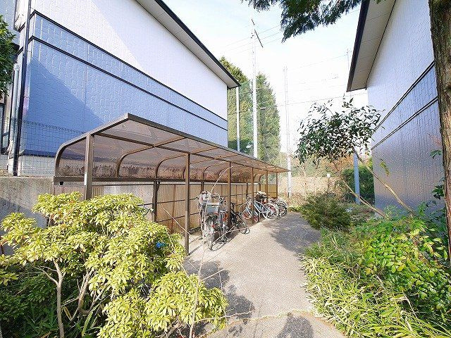 サンビレッジ学園前東坂Bのその他共用部分|自転車置き場